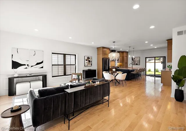 Photo 4 of Single family home for sale at 1935 Brookwood Ave, Royal Oak, MI 48073 | MLS# 20261060970 | Listing updated on 2026-10-28