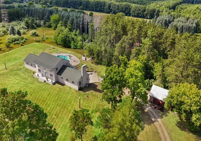 2nd image of 4500 W W Howard City Edmore, Six Lakes, MI 48886 | MLS# 65026040369
