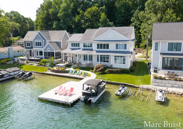 Photo 3 of Single family home for sale at 421 N Lake Dr, Caledonia, MI 49316 | MLS# 65026040367 | Listing updated on 2026-09-01
