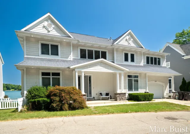 Photo 4 of Single family home for sale at 421 N Lake Dr, Caledonia, MI 49316 | MLS# 65026040367 | Listing updated on 2026-09-01