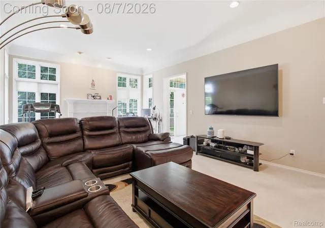 5th image of 107 Charleston Dr, Troy, MI 48098 | MLS# 20261060982