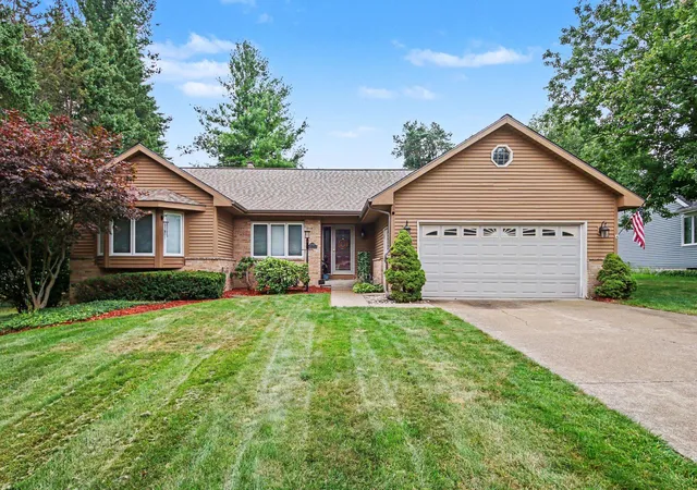 1st image of 1954 Glenvale Dr Sw, Wyoming, MI 49519 | MLS# 65026040375