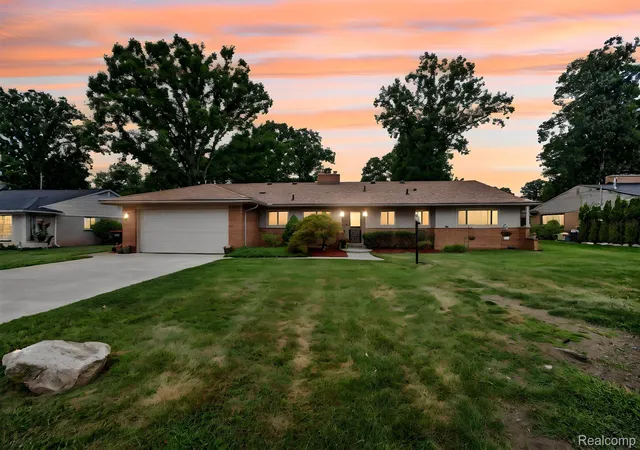 Photo 1 of Single family home for sale at 22902 S Bellwood Dr, Southfield, MI 48034 | MLS# 20261060994 | Listing updated on 2026-09-13