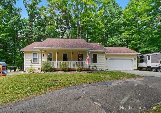 1st image of 6936 Schmeid Rd, Lakeview, MI 48850 | MLS# 65026040385