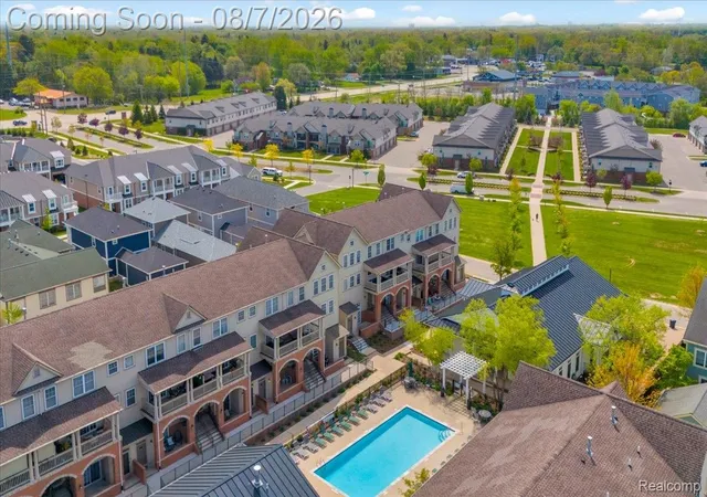 Listing Photo 2 - Condo for sale in building located at 300 Beverly Ave, Auburn Hills, MI 48326 - Unit #