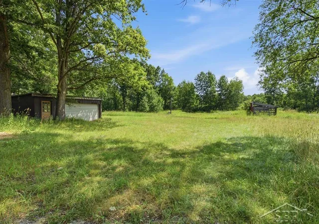 5th image of 956 N Eleven Mile Rd, Lee Township Midland, MI 48657 | MLS# 61050217286