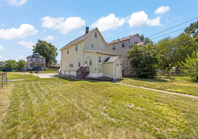 Photo 4 of Single family home for sale at 346 Sycamore St, Wyandotte, MI 48192 | MLS# 20261061046 | Listing updated on 2026-09-09
