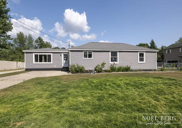1st image of 1104 S Drent Rd, Muskegon, MI 49442 | MLS# 71026040404