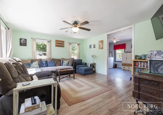 5th image of 1104 S Drent Rd, Muskegon, MI 49442 | MLS# 71026040404
