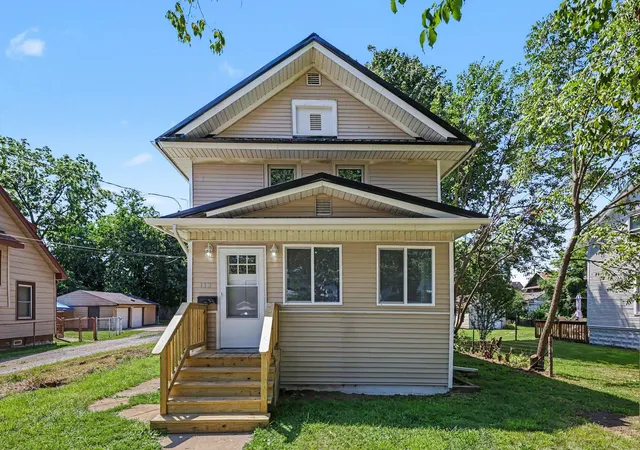 1st image of 113 E Robinson St, Jackson, MI 49203 | MLS# 55026040408