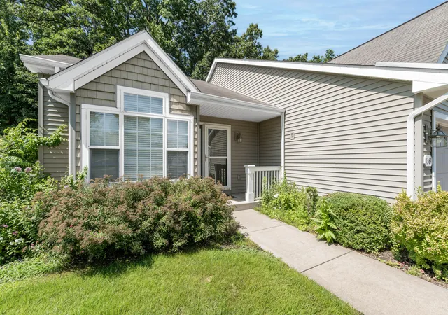 3rd image of 1364 Tanager Ln, Kalamazoo, MI 49009 | MLS# 66026040393