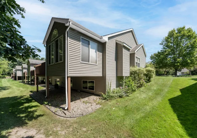 5th image of 1364 Tanager Ln, Kalamazoo, MI 49009 | MLS# 66026040393