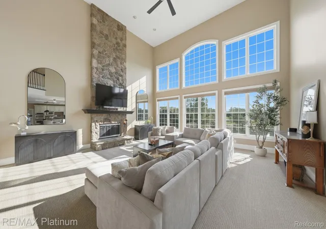 5th image of 3812 S Shoreline Dr, Milford, MI 48381 | MLS# 20261061053