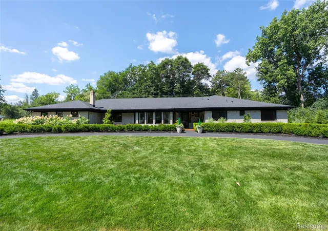 Photo 2 of Single family home for sale at 30695 Bruce Ln, Franklin, MI 48025 | MLS# 20261061058 | Listing updated on 2026-08-29