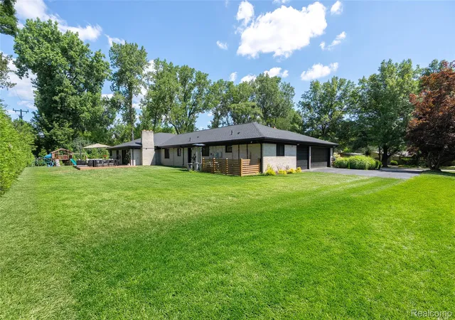 Photo 3 of Single family home for sale at 30695 Bruce Ln, Franklin, MI 48025 | MLS# 20261061058 | Listing updated on 2026-09-12