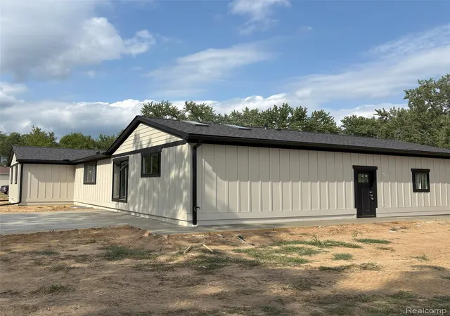 Photo 3 of Single family home for sale at 6119 N Ashland St, Commerce Township, MI 48382 | MLS# 20261061073 | Listing updated on 2026-08-31