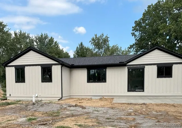 Photo 4 of Single family home for sale at 6119 N Ashland St, Commerce Township, MI 48382 | MLS# 20261061073 | Listing updated on 2026-08-31