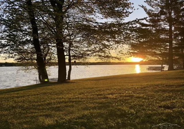 38th image of 2669 N Lakeview Dr, Sanford, MI 48657 | MLS# 61050217295