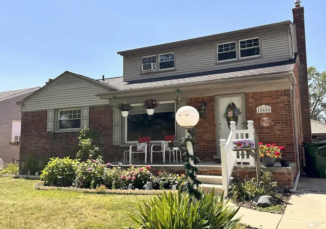 2nd image of 15450 Churchill St, Southgate, MI 48195 | MLS# 57050217298