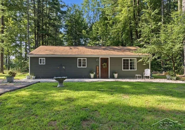 1st image of 573 W Lemke Ln, Sanford, MI 48657 | MLS# 61050217300
