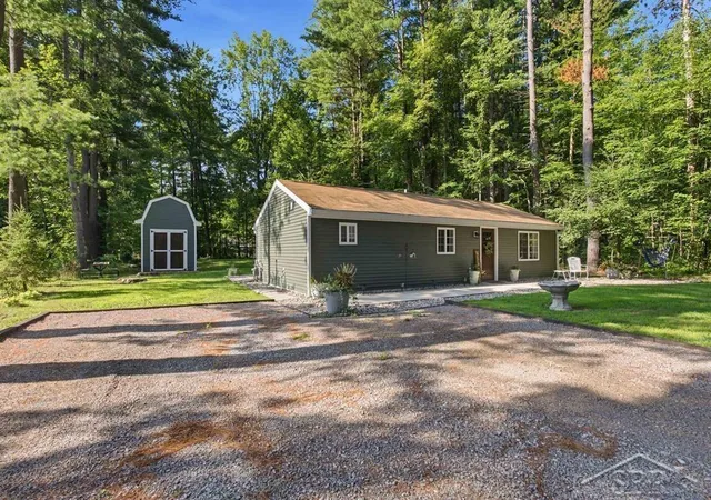 4th image of 573 W Lemke Ln, Sanford, MI 48657 | MLS# 61050217300