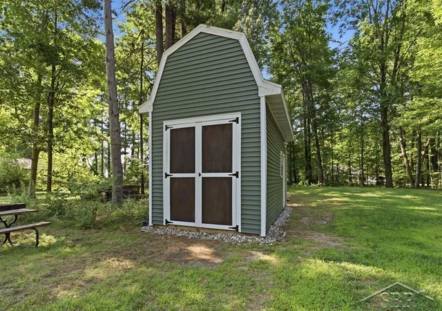 5th image of 573 W Lemke Ln, Sanford, MI 48657 | MLS# 61050217300