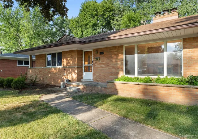 2nd image of 25136 Acacia St, Southfield, MI 48033 | MLS# 20261061078