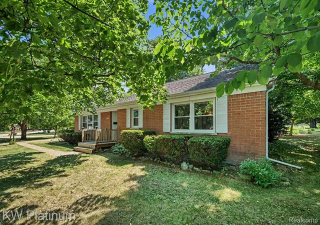 Photo 2 of Single family home for sale at 33200 Edgegrove, Fraser, MI 48026 | MLS# 20261061079 | Listing updated on 2026-09-18