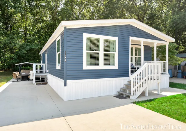 3rd image of 14940 Saint Lawrence Dr, Spring Lake, MI 49456 | MLS# 71026040410