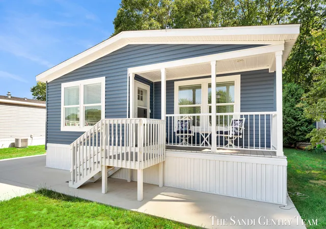 4th image of 14940 Saint Lawrence Dr, Spring Lake, MI 49456 | MLS# 71026040410