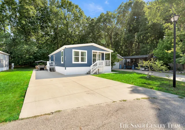 5th image of 14940 Saint Lawrence Dr, Spring Lake, MI 49456 | MLS# 71026040410
