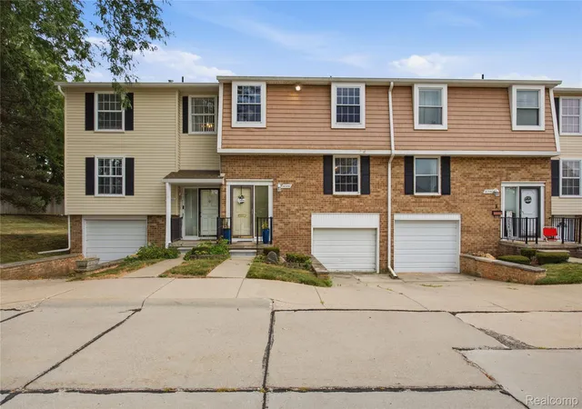 Photo 2 of Condo for sale at 20350 Weybridge St, Clinton Township, MI 48036 | MLS# 20261061084 | Listing updated on 2026-08-31