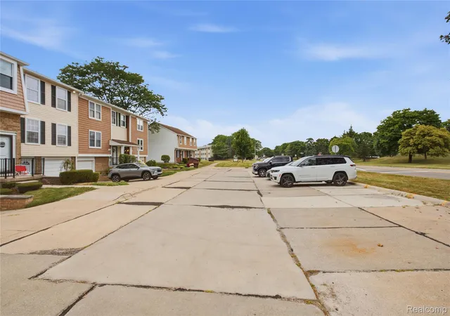 Photo 39 of Condo for sale at 20350 Weybridge St, Clinton Township, MI 48036 | MLS# 20261061084 | Listing updated on 2026-10-20