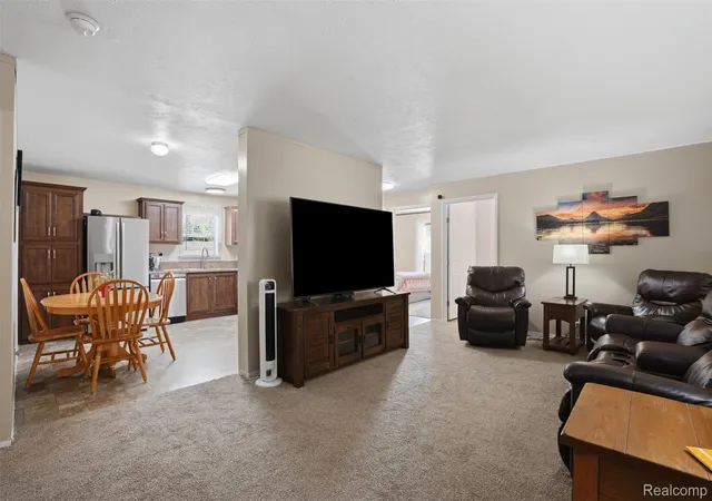 3rd image of 150 Whippoorwill Ln, Rochester Hills, MI 48309 | MLS# 20261061088
