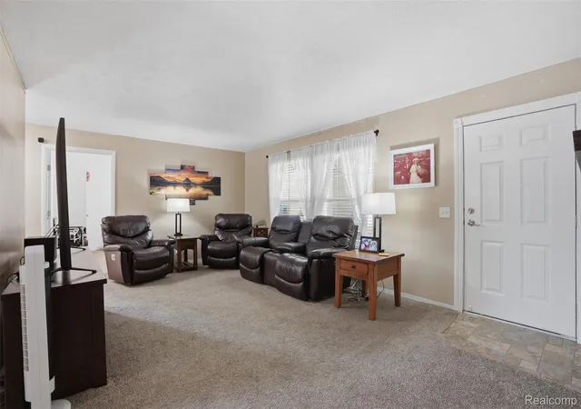 4th image of 150 Whippoorwill Ln, Rochester Hills, MI 48309 | MLS# 20261061088