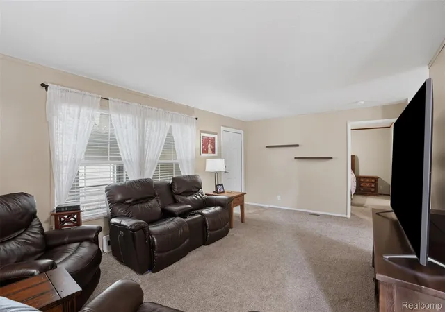 5th image of 150 Whippoorwill Ln, Rochester Hills, MI 48309 | MLS# 20261061088