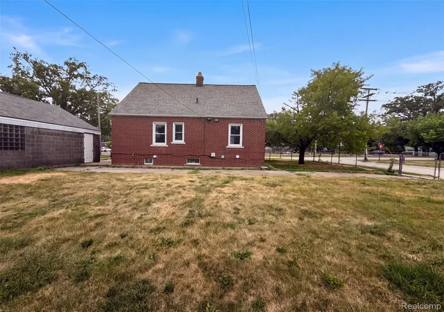Photo 4 of Single family home for sale at 17590 Eastland St, Roseville, MI 48066 | MLS# 20261061089 | Listing updated on 2026-09-17