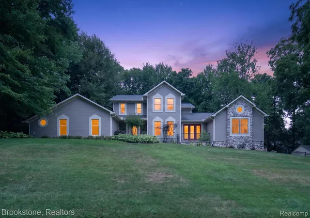 Photo 2 of Single family home for sale at 368 Bonnie Cir, Howell, MI 48843 | MLS# 20261061091 | Listing updated on 2026-08-29