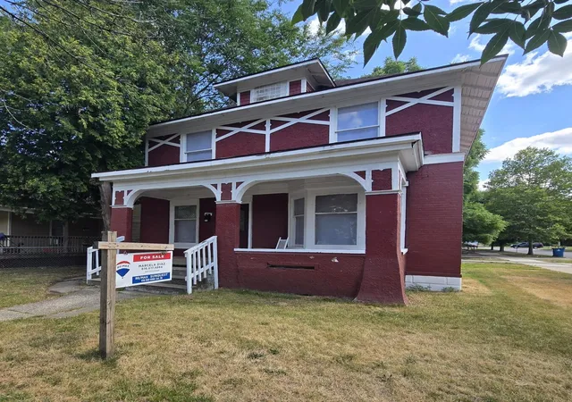 Photo 2 of Single family home for sale at 900 Watkins St Se, Grand Rapids, MI 49507 | MLS# 65026040428 | Listing updated on 2026-10-07