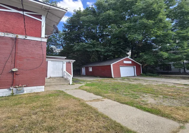 Photo 3 of Single family home for sale at 900 Watkins St Se, Grand Rapids, MI 49507 | MLS# 65026040428 | Listing updated on 2026-10-07