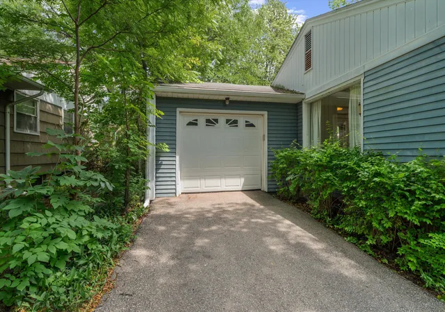 Photo 3 of Single family home for sale at 851 Mt Pleasant Ave, Ann Arbor, MI 48103 | MLS# 81026040425 | Listing updated on 2026-10-03
