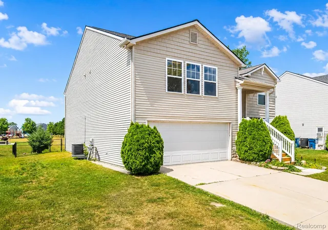 3rd image of 3067 Elk Creek Dr, Swartz Creek, MI 48473 | MLS# 20261061104