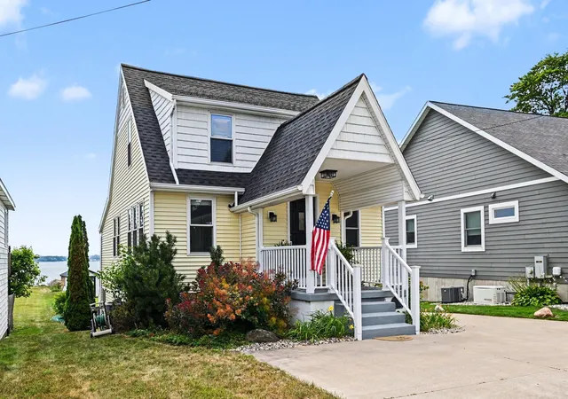 4th image of 345 Ruddiman Dr, Muskegon, MI 49445 | MLS# 71026040433