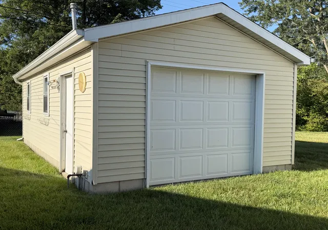 17th image of 450 College Park Dr, Adrian, MI 49221 | MLS# 81026040432