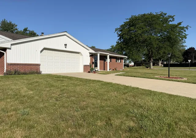 2nd image of 450 College Park Dr, Adrian, MI 49221 | MLS# 81026040432