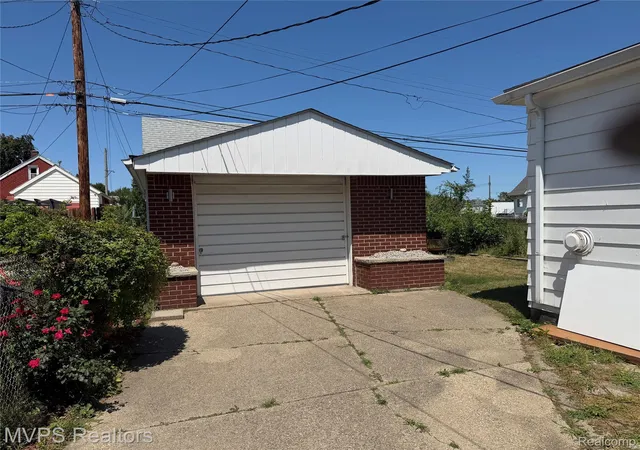 Photo 4 of Single family home for sale at 7567 Timken Ave, Warren, MI 48091 | MLS# 20261061112 | Listing updated on 2026-08-04
