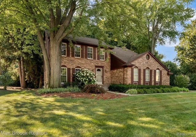 Photo 1 of Sale Pending at 34985 Valley Frg Dr, Farmington Hills, MI 48331 | MLS# 20261061114 | Listing updated on 2026-09-02