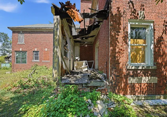42nd image of 1539 Montclair St, Detroit, MI 48214 | MLS# 20261061113