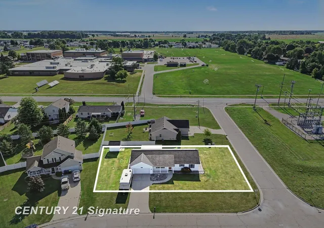 23rd image of 8202 Hawk Dr, Freeland, MI 48623 | MLS# 61050217312