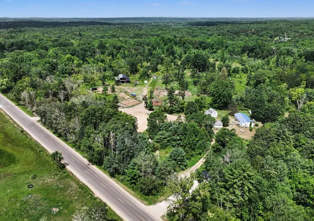 Photo 2 of Single family home for sale at 17290 Pierce Rd, Stanwood, MI 49346 | MLS# 72026040437 | Listing updated on 2026-08-18